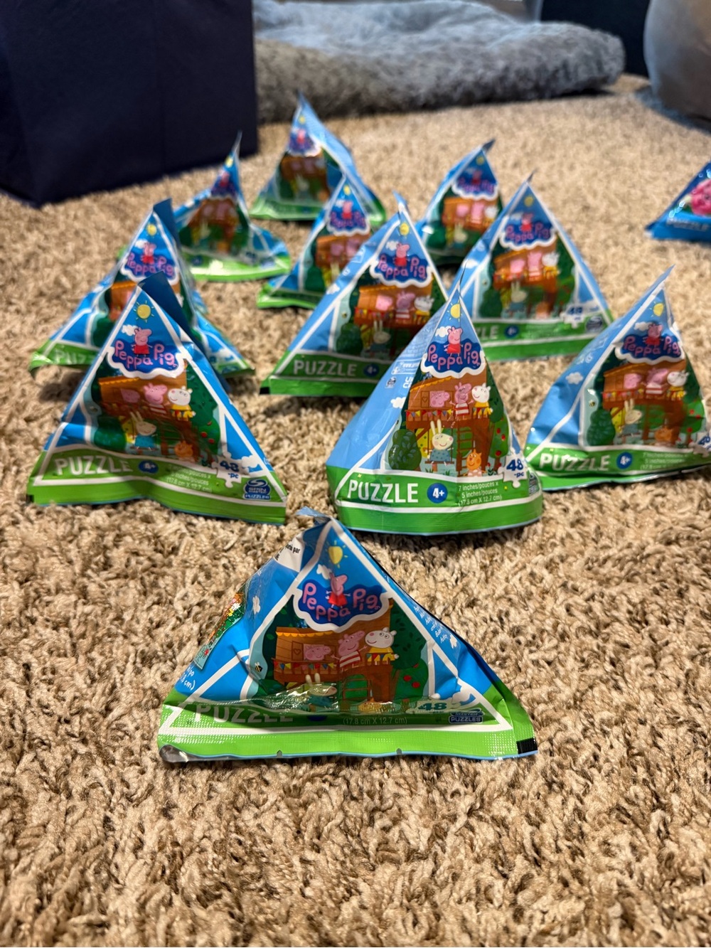 11 Peppa Pig Blue & Green Party Favor Puzzle (48-Piece)